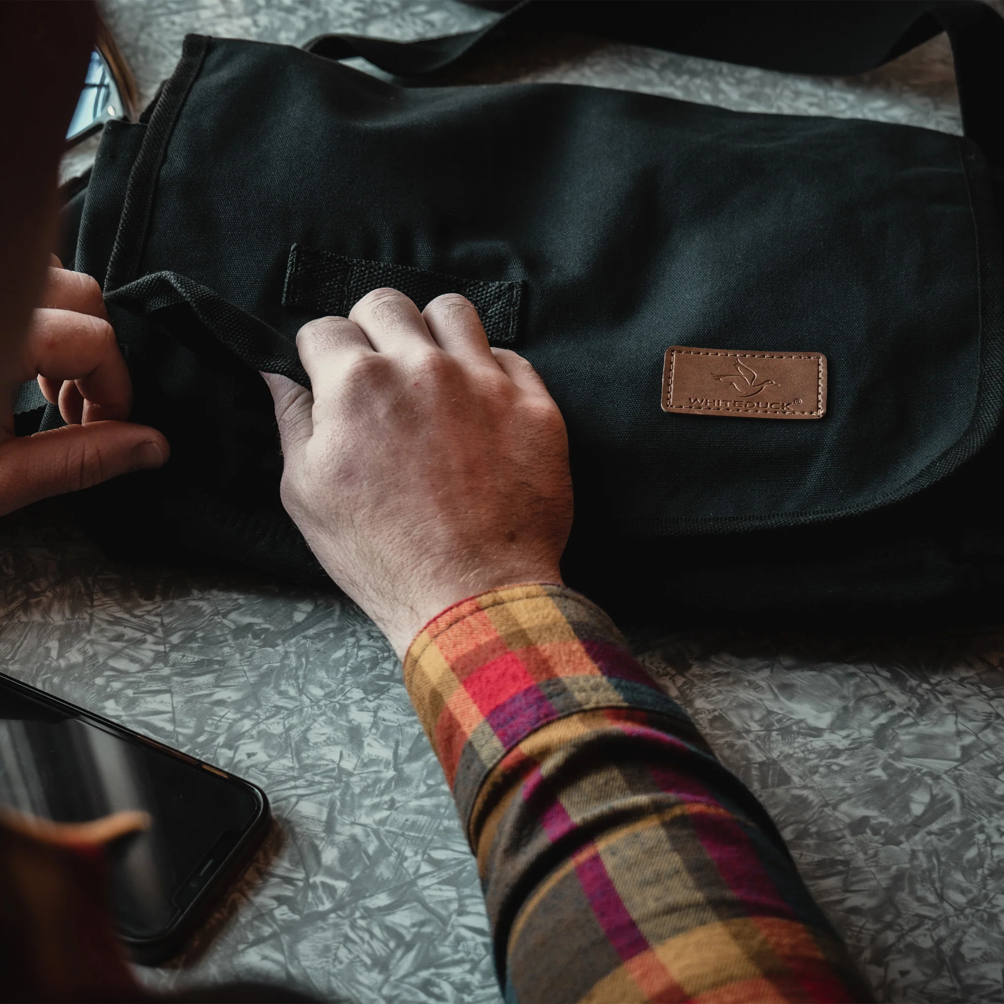Filios Messenger Bag - Image 4
